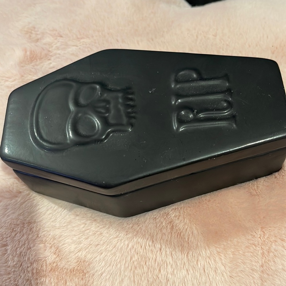 Rip ceramic trinket
